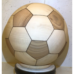 Ballon de football en bois